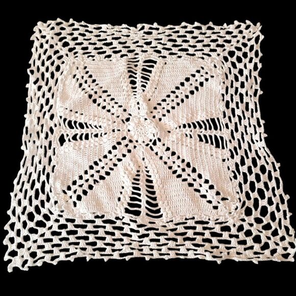 VINTAGE Handmade Crochet Lace Doily 15"‎ Square Beautiful Cotton - Picture 6 of 7